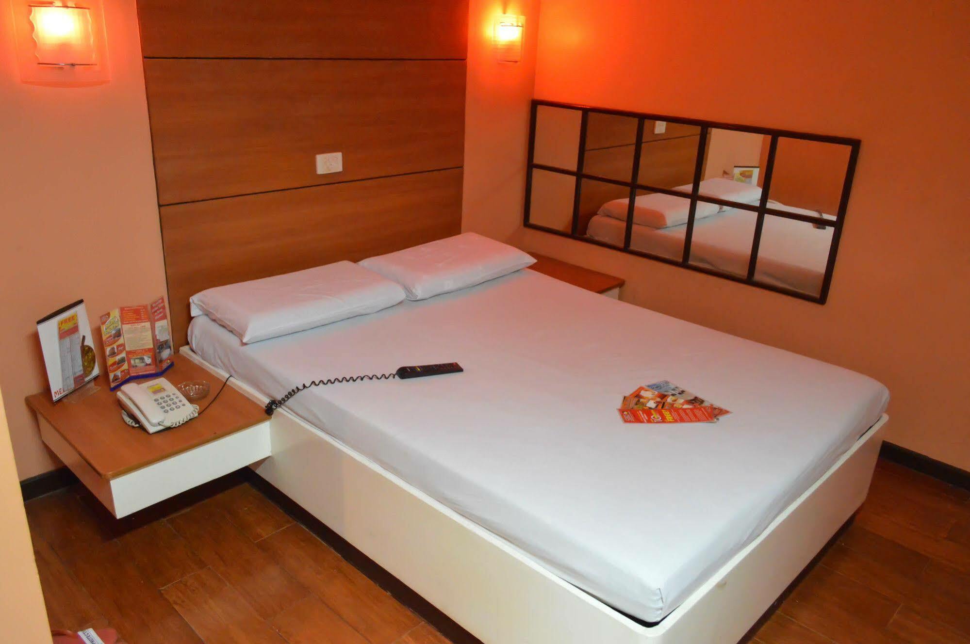 מנילה Hotel Sogo Avenida מראה חיצוני תמונה